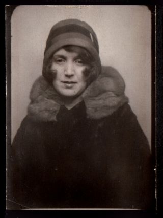Smoky Sexy Sultry Eyes Flapper Woman In Fur Coat 1920s Photobooth Photo