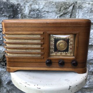 Vintage Old 1940s Crosley Tube Radio Wood