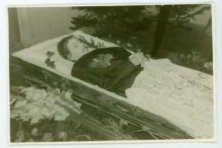 Vintage Post Mortem Snapshot Death Photo - Dead Woman In Coffin Casket