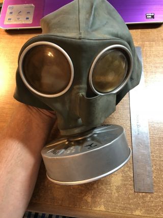 Vintage Wwii German 1938 Gas Mask With Filter