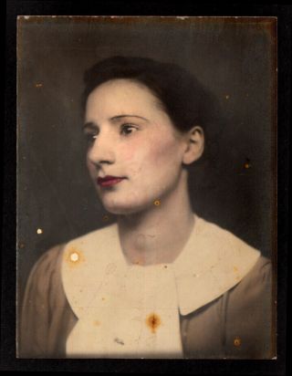 Deep Sad Eyes Lovely Red Lips Woman Stares 1930s Tinted Large Photobooth