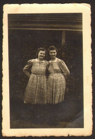 Two Pretty Women Girls Old Photo 6x9 Cm 31046