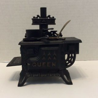 Vtg Queen Cast Iron Mini Salesman Sampler Stove With Accessories Pans