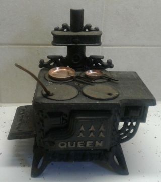 Vintage Queen Cast Iron Salesman Sample Stove