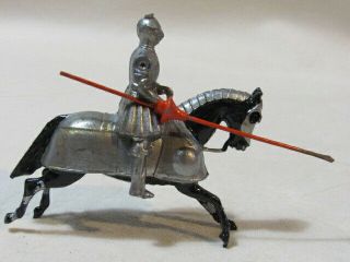 Vintage Lead Soldiers Britains 16th Century Knight Wih Lance On Black Horse