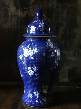 Vintage Floral Design Ginger Jar With Lid,  Blue And White