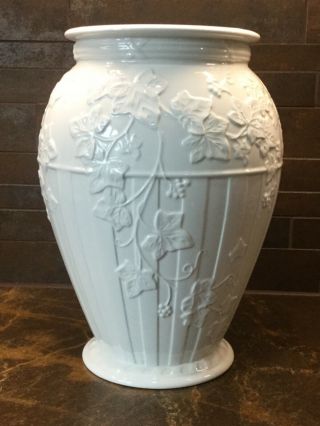 Wedgwood Earthenware Classic Garden Large Ivory Vase Urn 12 - 1/4” Vintage 1996