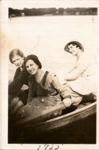 Vintage Found Photo,  Sexy Flapper Girls Boating On The Water,  C1920 - 30s Pb15