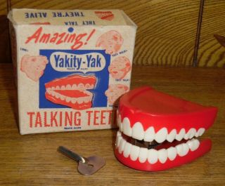 Vintage Yakity - Yak Talking Teeth Chattering Walking W/ Box & Key -