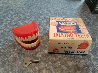 Vintage Yakity Yak Talking Teeth Wind Up Chattering Teeth