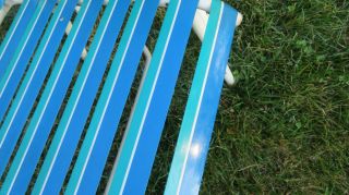2 Matching Vintage Folding Lawn Chairs Beach Pool Vinyl Plastic Metal Teal Blue 2