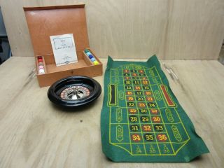 Vintage E.  S.  Lowe 8 " Portable Roulette Wheel Mat Chips Case