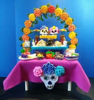 Day Of The Death Offering Table - Mesa De Ofrenda Para El Dia De Muertos