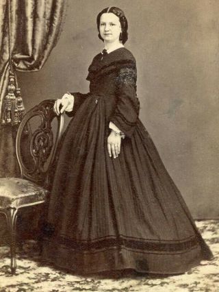 Civil War Cdv Fine Young Lady By Manger Of Philadelphia Pennsylvania