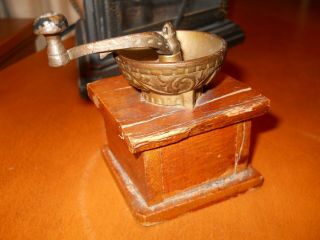 Vintage LITTLE TOT toy coffee grinder cast iron and wood 2