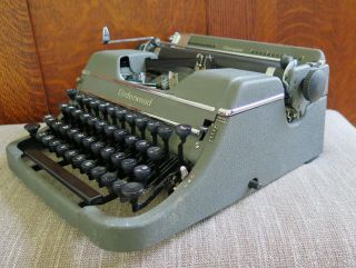 Vintage Underwood Champion Typewriter Portable Made in USA 3