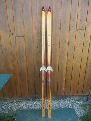 Great Old Vintage Wooden 73 " Snow Skis Has Brown Finish And Bindings