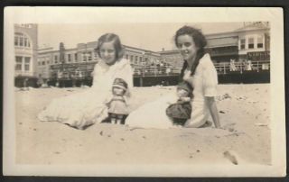 B174 - Flapper Era Girls On Beach With Dolls - Old Vintage Photo Snapshot