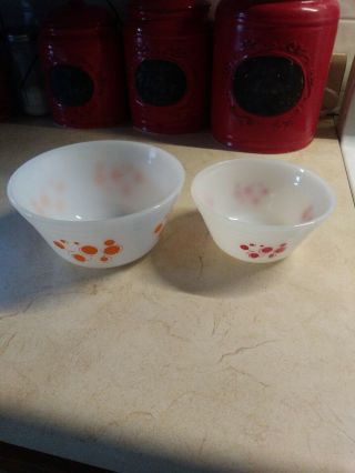 Two Vintage Federal Glass Mixing Bowls Orange Atomic Dot 6 " And Red 5 " Mcm
