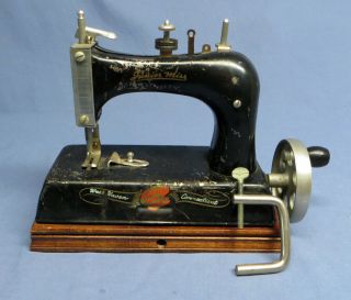 Vintage Artcraft Junior Miss Deluxe Toy Sewing Machine Hand Crank W/clamp