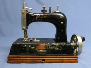 Vintage ARTCRAFT Junior Miss Deluxe Toy Sewing Machine Hand Crank w/Clamp 2