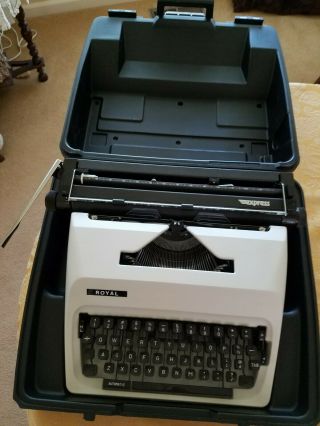 Vintage Royal Express Typewriter W/case And Ribbons