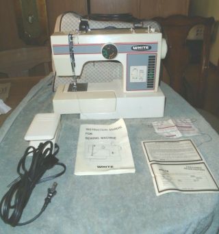 Vintage White Sewing Machine - Model 1477 W/ Carrying Bag