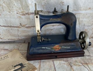 Vintage Artcraft Junior Miss Deluxe Toy Sewing Machine Hand Crank West Haven