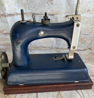Vintage ARTCRAFT Junior Miss Deluxe TOY Sewing Machine Hand Crank West Haven 3