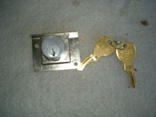 2 Locks Keyed Same Mills,  Jennings Callie ? Slot Machines Or Cabinet Lock C8133