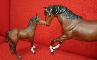 VINTAGE BESWICK HORSE & FOAL SPIRIT OF AFFECTION BROWN MATT FINISH PERFECT 2