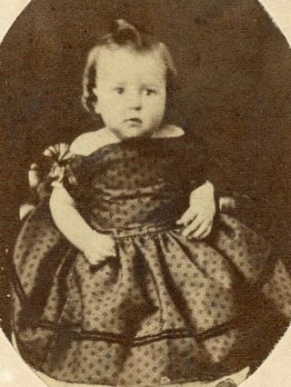 Civil War Cdv Small Child In Oval By Evans & Prince Of York Pennsylvania