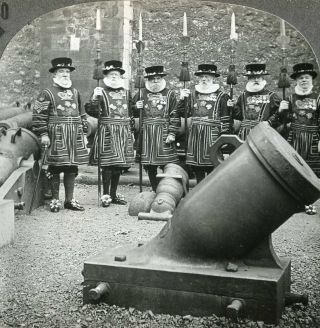 England London Tower Of London Beefeaters Stereoview 25484 240