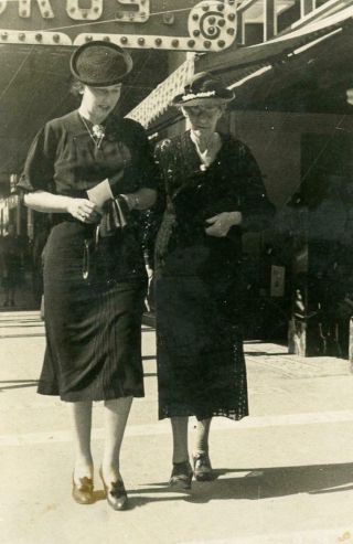 Bc374 Vtg Photo Rppc Two Women Skirts Hats Sidewalk Street C 1940 