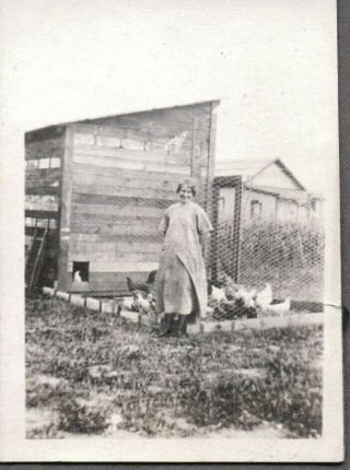 Vintage Photograph 1920 - 30s Girls Fashion Chickens/chicks Detroit Michigan Photo