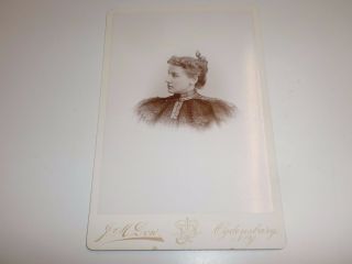 Victorian Antique Cabinet Card Photo Of Woman In Fancy Blouse