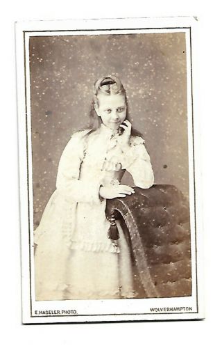 Cdv Photograph Of A Young Victorian Girl By E,  Hasler Of W,  Hampton