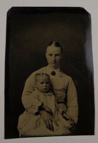 Circa 1885 Tintype - Mother And Child,  Sharp With What Appears To Be Tinting