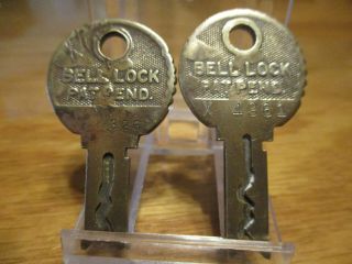 Vintage Mills Novelty Co.  Chicago Slot Machine Brass Keys (2) 2