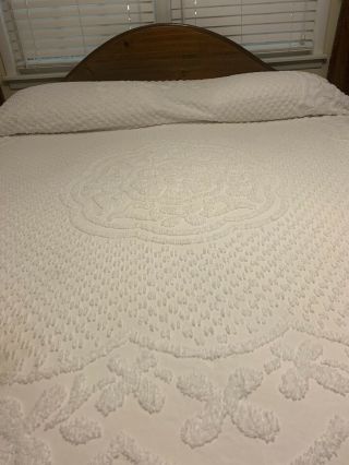Vintage White Popcorn Chenille Bedspread 110” X 115”