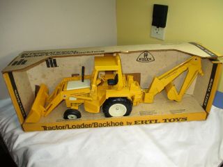 Vintage Ertl Ih International Harvester Tractor/loader/backhoe W/ Box 1/16 Scale