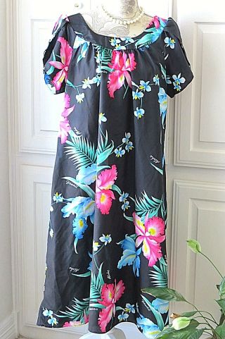 Hawaiian Aloha Dress Muumuu Size M To L Black With Pink Orchids Vintage Euc