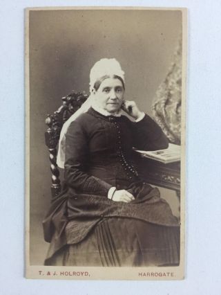 Victorian Carte De Visite Cdv: Lady: T & J Holroyd: Harrogate