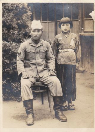 Old Photo Asia Japan Man Military Uniform Badge Girl Japanese Sc750