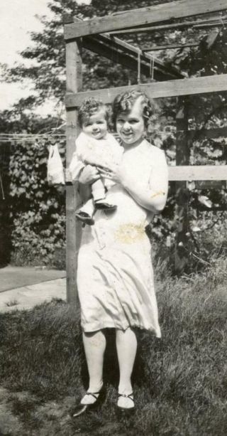 S289 Vtg Photo Curly Haired Mom & Baby C 1930