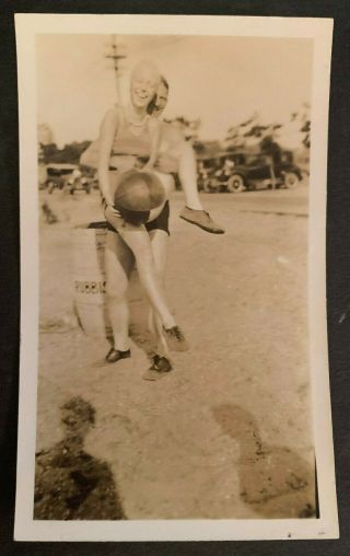 Vintage Old Photo Pretty Girl In Swimsuit Playing With Ball On Beach 4944