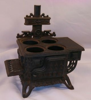 Vintage Queen Cast Iron Mini Toy Stove Oven Doll House