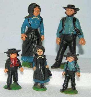 Vintage 5 Pc Cast Iron Amish Family Figures Father Mother 2 Blue 1 Red Child