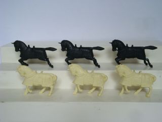 Marx Robin Hood Play Set / Complete Matched Set of 6 54mm Scale Knights Horses 2