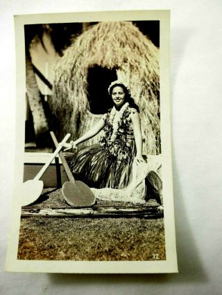 1936 Photo Of A Hawaiian Girl On Outrigger In Front Of Grass Hut 2.  75 " X 4.  5 "